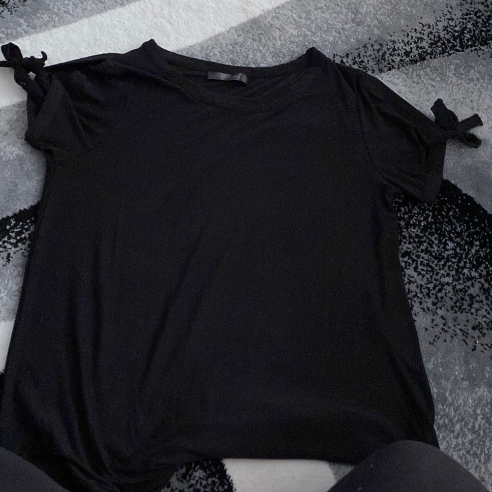 Cute black top